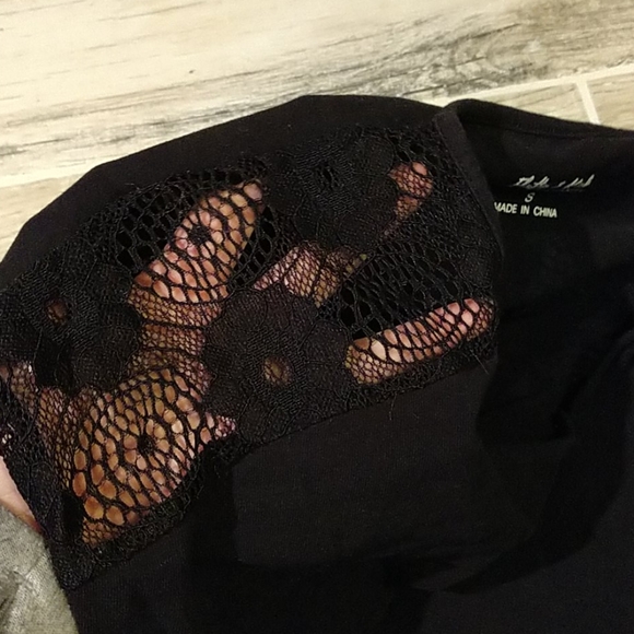 🌞Black flutter and kick maternity top, small - Picture 2 of 4